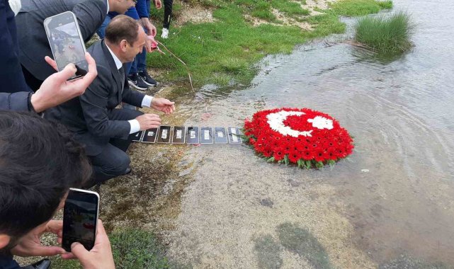 Depremzedeler unutulmadı: Abant Gölü'ne 11 ilin isminin bulunduğu çelenk bırakıldı