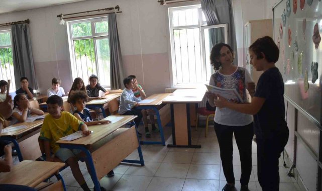 Didim'de öğrenciler karne sevinci yaşadı