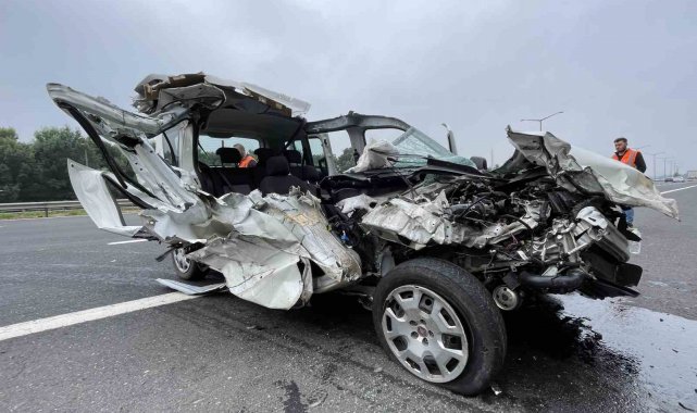 Dinlenme tesisine girmek isterken faciayı yaşadılar: 1'i ağır 3 yaralı