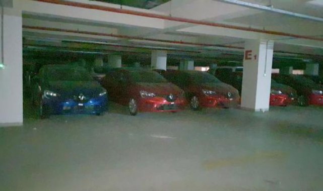 Diyarbakır Havalimanı otoparkında 'sıfır araç' bilmecesi