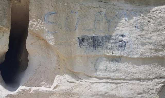 Doğa harikası Gomeda Vadisi'ne sprey boyayla yazı yazdılar