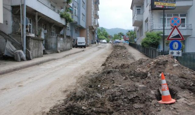 Doğal gaz hattı çalışmalarında Roma dönemine ait sütunlu yol ile su yolu bulundu