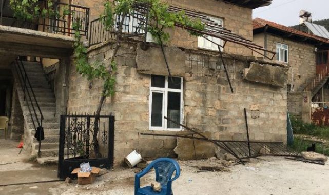 Düğünü izledikleri damın saçağı çöktü: 9 yaralı
