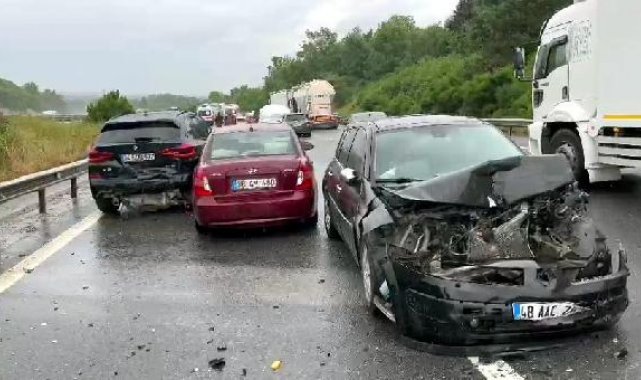 Düzce'de 10 araçlı zincirleme kaza: 4 yaralı
