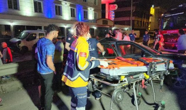 Düzce'de iki otomobilin çarpıştığı kaza sonrası kavga çıktı; 5 yaralı