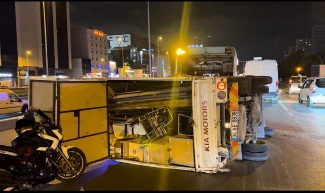 E-5 Kara Yolu'nda 4 araç ve 1 motosiklet kazaya karıştı: 4 yaralı