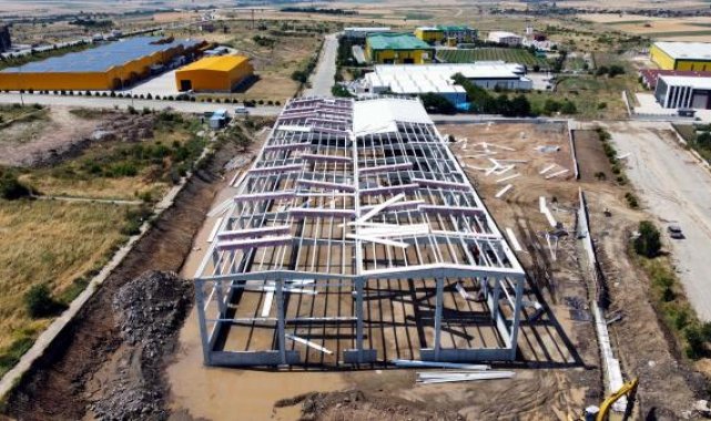 Edirne'de fırtınada uçan çatı ile 12 metreden düşen işçi öldü