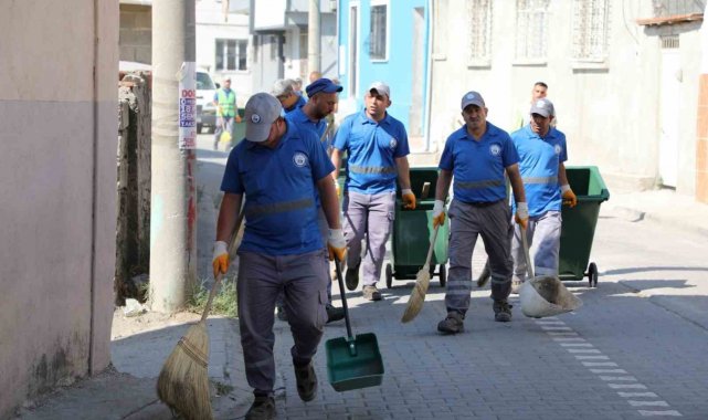 Edremit'te detaylı mahalle temizliği sürüyor