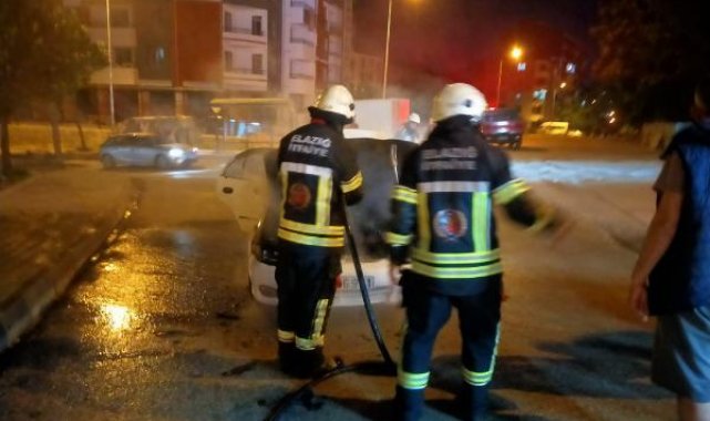Elazığ'da seyir halindeyken otomobil yandı