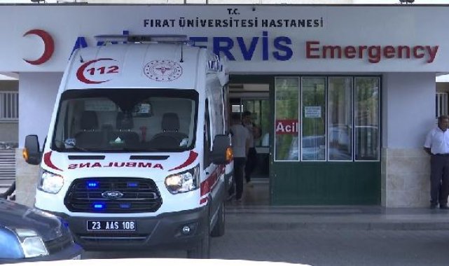 Elazığ'da yük treninin çarptığı 2 işçi ağır yaralandı