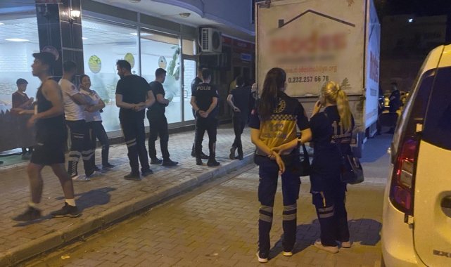 Elinde bıçakla koşuşturan alkollü kadın ekipleri harekete geçirdi
