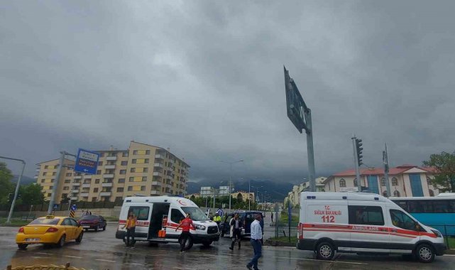 Erzurum'da hasta taşıyan ambülans kaza yaptı