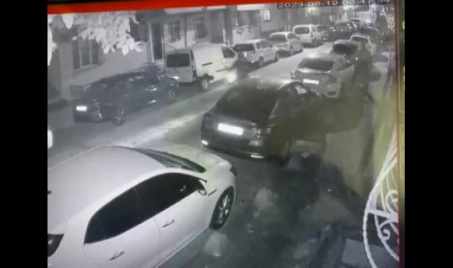 Esenyurt'ta park halindeki motosikleti araca yükleyip kaçtılar