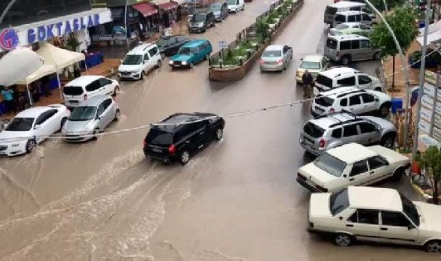 Eskipazar'da sağanak; cadde ve sokaklar suyla doldu
