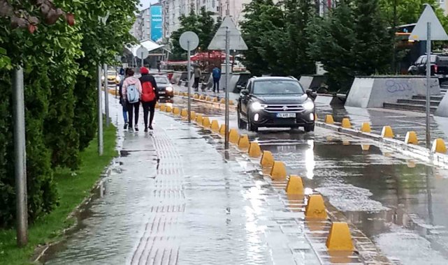 Eskişehir güne yağmurlu başladı