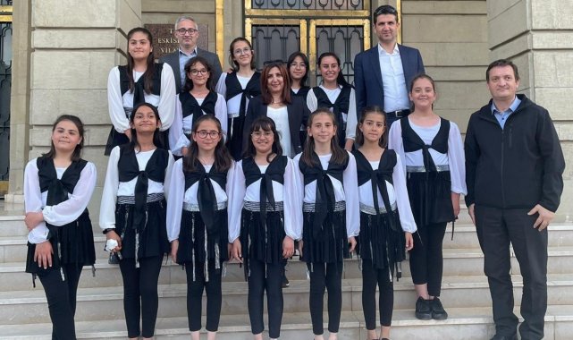 Eskişehir Ticaret Borsası Ortaokulu ,'Geleneksel Halk Oyunları Şenliği' yarışmasını 3. olarak tamamladı