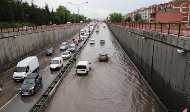 Eskişehir'de sağanak; Eskişehir- Ankara çevreyolunda alt geçitleri su bastı
