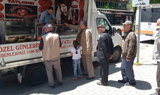 Eskişehir'de vatandaşlara lokma dağıtıldı