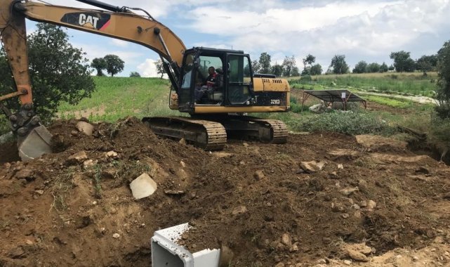 Eşme'de selden zarar gören yollar onarıldı