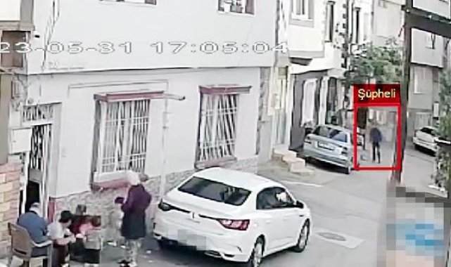 Evinin önünde bekleyen kişinin elindeki cep telefonunu alıp kaçtı