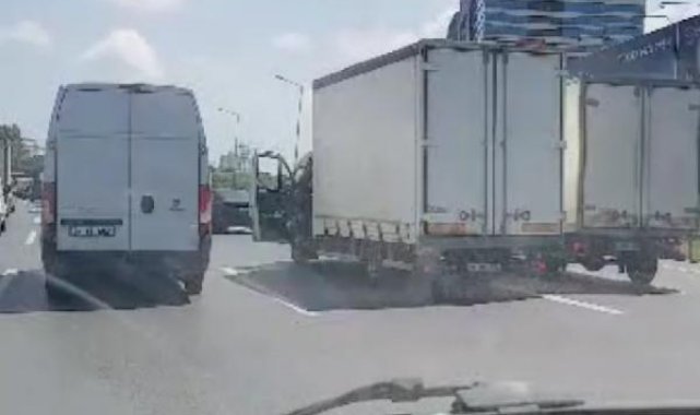 Eyüpsultan'da kamyonet şoförlerinin yol verme kavgası kamerada