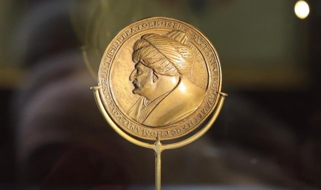 Fatih Sultan Mehmet madalyonunun sergilenmesine başlandı