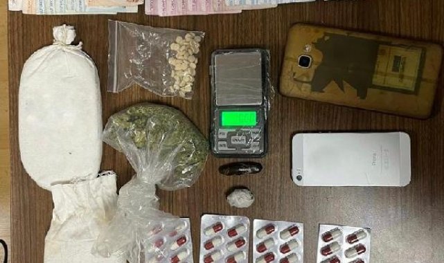 Fatih'te lavaş ekmek arasında uyuşturucu: 2 şüpheli tutuklandı