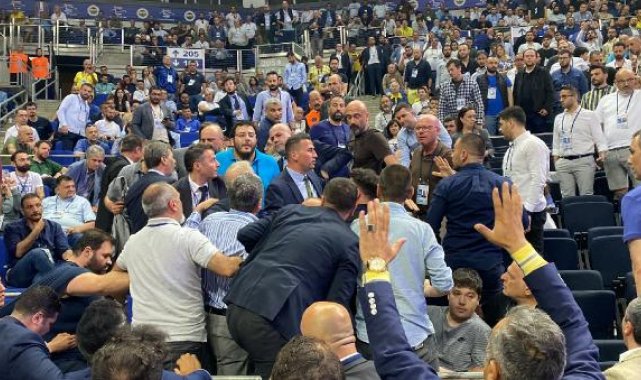 Fenerbahçe Olağan Mali Genel Kurulu'nda gerginlik