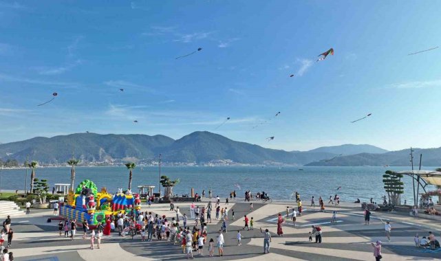 Fethiye Uçurtma Şenliği'nde gönüllerince eğlendiler