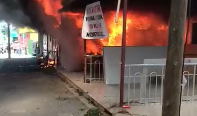 Fethiye'de oyuncak dükkanı küle döndü