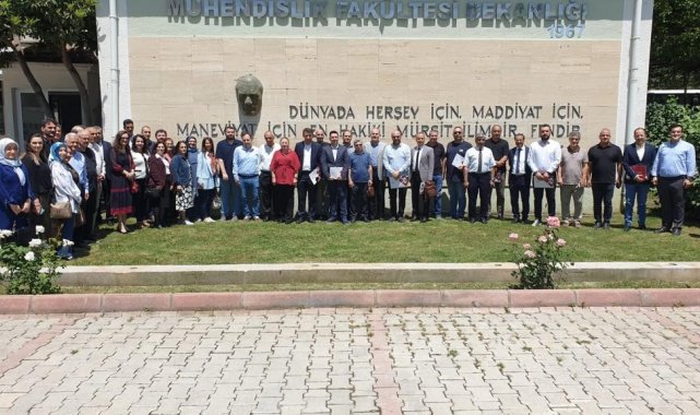 FÜ'de başarılı akademisyenler ödüllendirildi