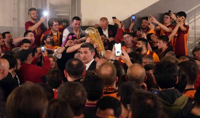 Galatasaray şampiyonluğu Cemiyet'te kutladı