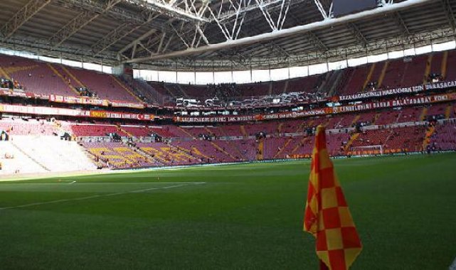 Galatasaray'da gözler şampiyonluk kupası takdimli ve özel sanatçılar ile pankartların olacağı kutlamaya çevrildi