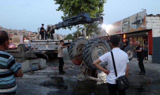 Gaziantep'te traktör ile servis minibüsü çarpıştı: 1 ölü, 1 yaralı