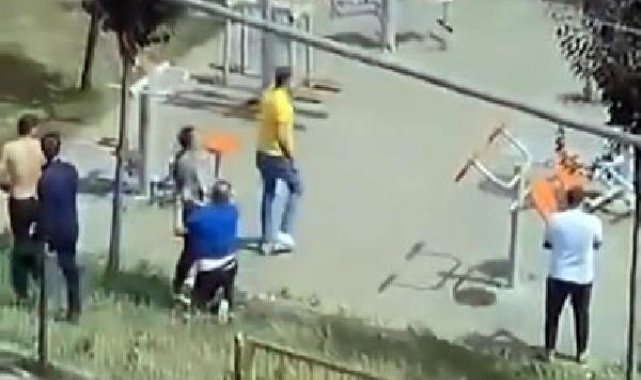 Gebze'de, çocuk parkındaki silahlı çatışma kamerada: 2 yaralı