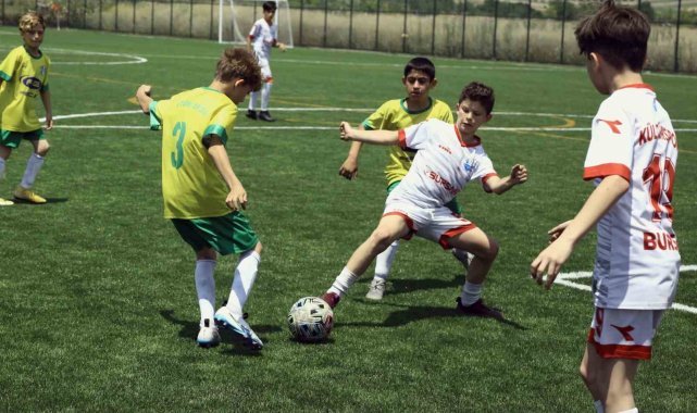 Geleceğin futbol yıldızları yetişiyor