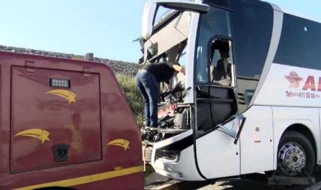 Geniş haber THY personelini taşıyan servisle kamyon çarpıştı: 20'den fazla yaralı