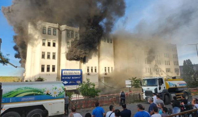 Geniş haber Başakşehir İkitelli Organize Sanayi Bölgesinde yangın: Mahsur kalan 8 kişi kurtarıldı