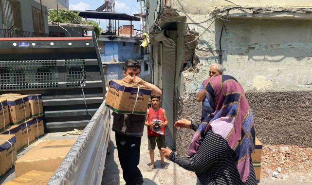 Gölcük Belediyesi deprem bölgesinde yardımlarını sürdürüyor