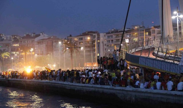 Göztepeli taraftarlar, 98. yılı kutlamaya hazırlanıyor