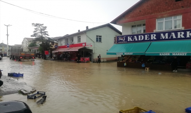 GÜNCELLEME - Kastamonu'nun Pınarbaşı ilçesinde sağanak su baskınlarına neden oldu