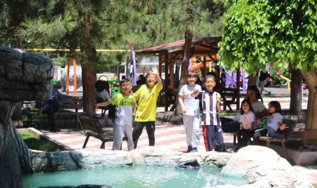Güneşin yüzünü gösterdiği kentte vatandaşlar sokağa akın etti
