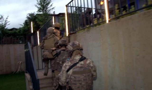 Gurbetçi vatandaşları sahte araç kiralama sitesiyle dolandıran çeteye operasyonda 10 tutuklama