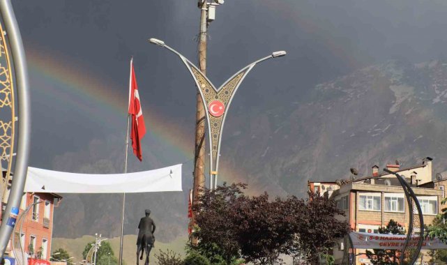Hakkari'de gökkuşağı güzelliği