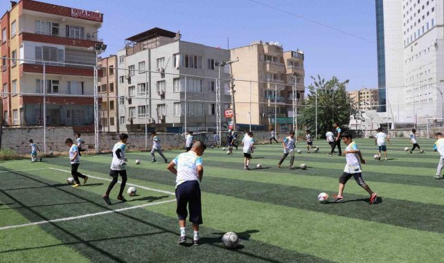 Haliliye'de gençler spor ve sanatla tanışıyor
