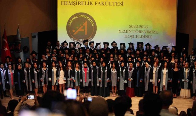 Hemşirelik Fakültesi'nde yemin töreni düzenlendi