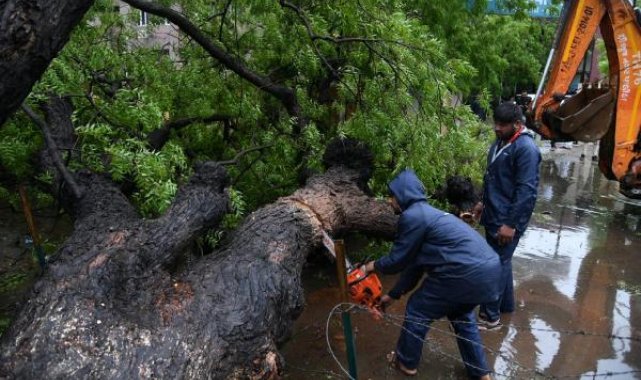 Hindistan'ı Biparjoy Kasırgası vurdu: 2 ölü, 22 yaralı