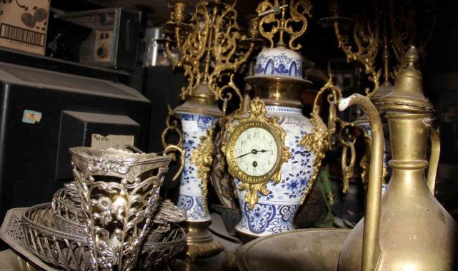 Hobi olarak başladı, yüz binlerce antika ve nostalji eser biriktirdi