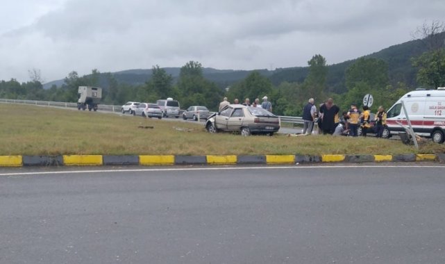 Hurdaya dönen otomobildeki 5 kişi yaralandı