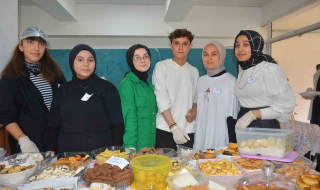 İmam hatip okulları öğrencileri hünerlerini sergiledi, hayır çarşısı ile deprem bölgesine destek sağladı